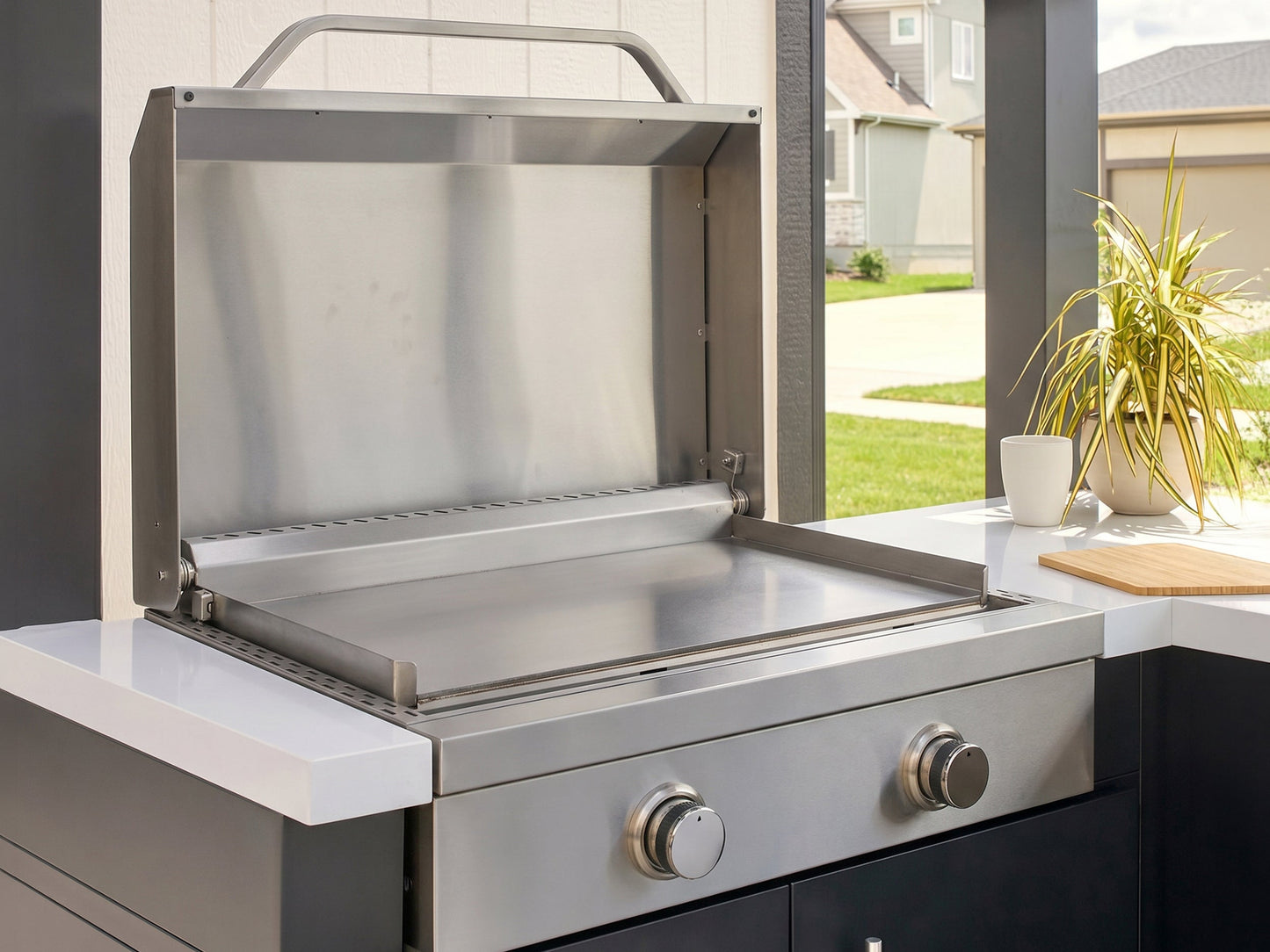 Edgemont Bay | U-Shape Outdoor Kitchen with Bar Seating, Grill & Griddle