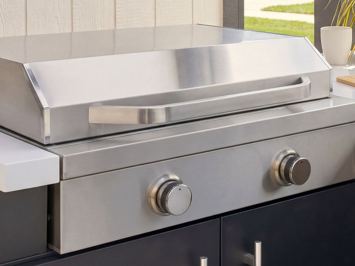 Edgemont Bay | U-Shape Outdoor Kitchen with Bar Seating, Grill & Griddle