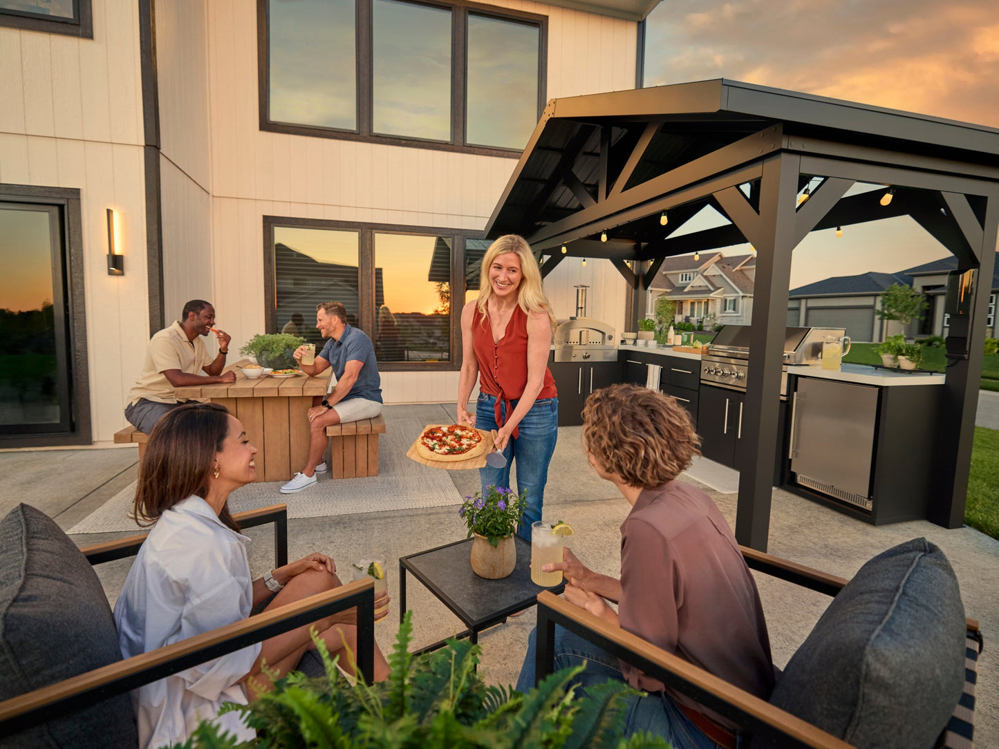 Lancaster | L-Shape Outdoor Kitchen with Built-In Grill & Pizza Oven