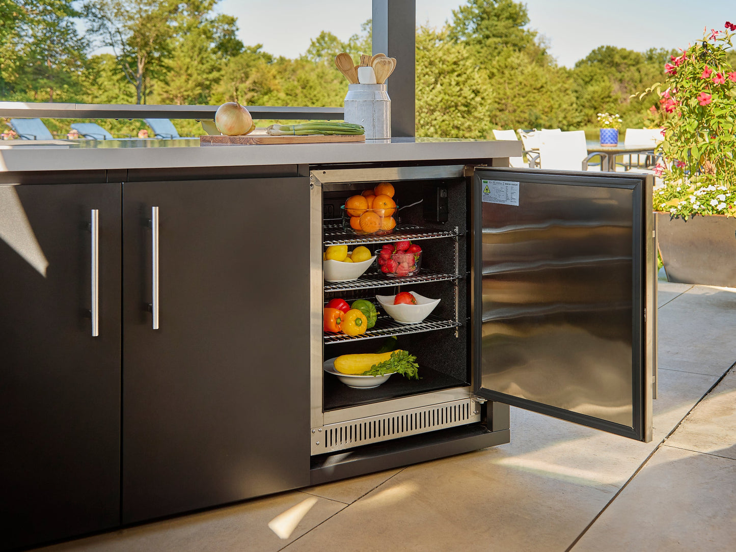 Edgemont Bay | U-Shape Outdoor Kitchen with Bar Seating, Grill & Pizza Oven