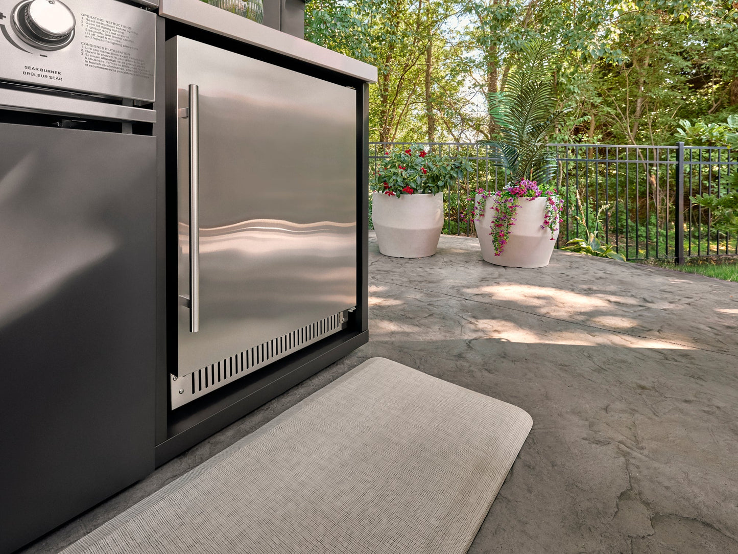 Lancaster | Galley Outdoor Kitchen with Built-In Grill & Pizza Oven