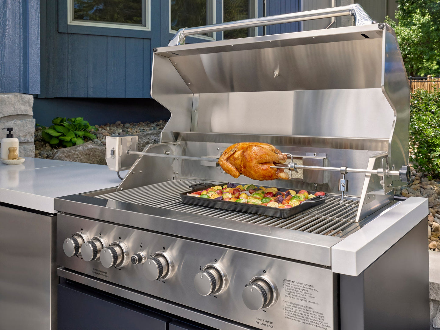 Emory | Corner Outdoor Kitchen Island with Bar Seating & Built-In Grill – Right