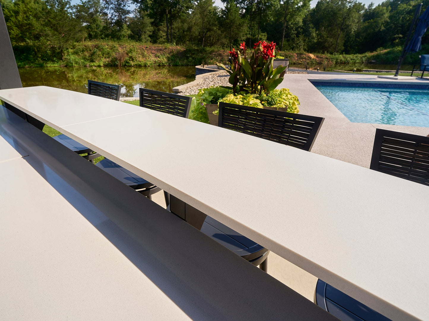 Edgemont Bay | U-Shape Outdoor Kitchen with Bar Seating, Grill & Pizza Oven