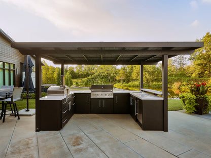 Edgemont Bay | U-Shape Outdoor Kitchen with Bar Seating, Grill & Pizza Oven