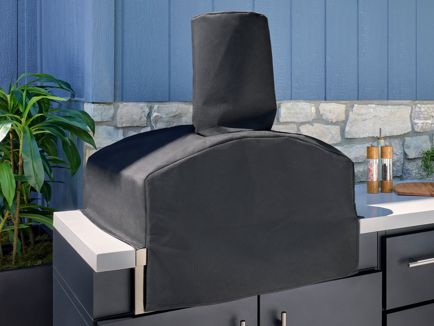 Edgemont Bay | U-Shape Outdoor Kitchen with Bar Seating, Grill & Pizza Oven
