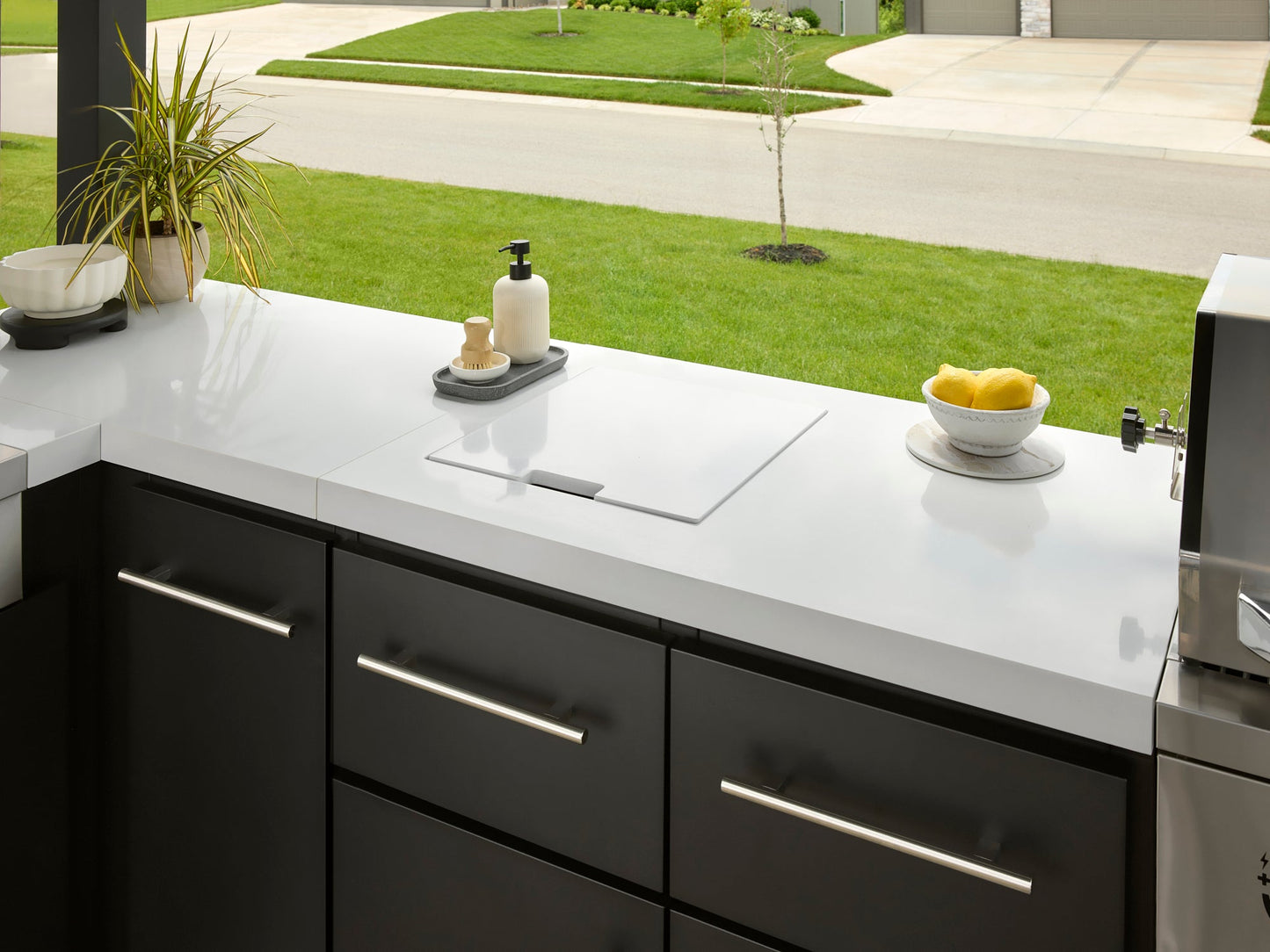 Lancaster | L-Shape Outdoor Kitchen with Built-In Grill & Pizza Oven